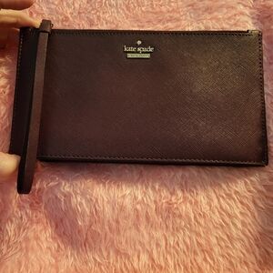 KATE SPADE LARGE WRISTLET WINE COLOR EUC